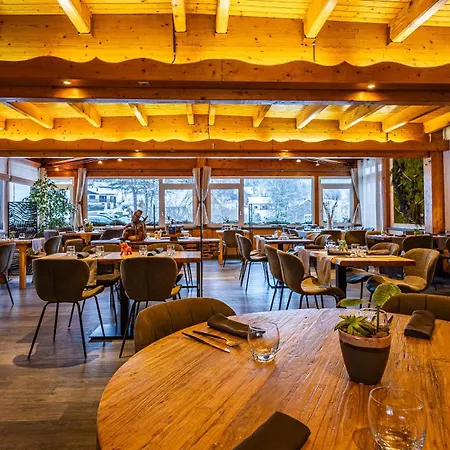 - Restaurant Le Couchetat Hotel