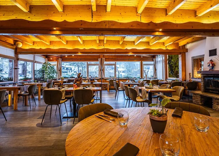 - Restaurant Le Couchetat Hotel